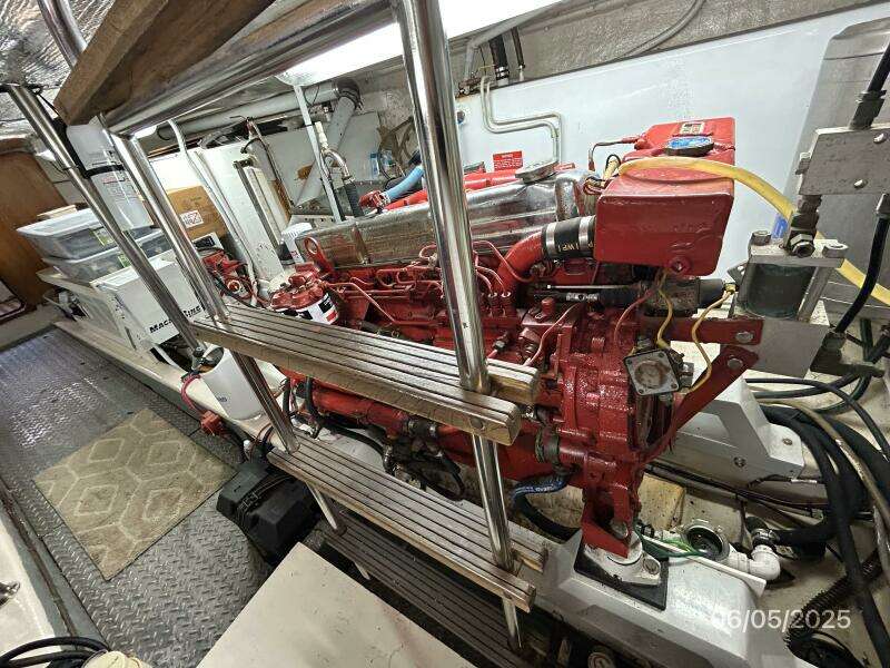 49' DeFever port main engine1