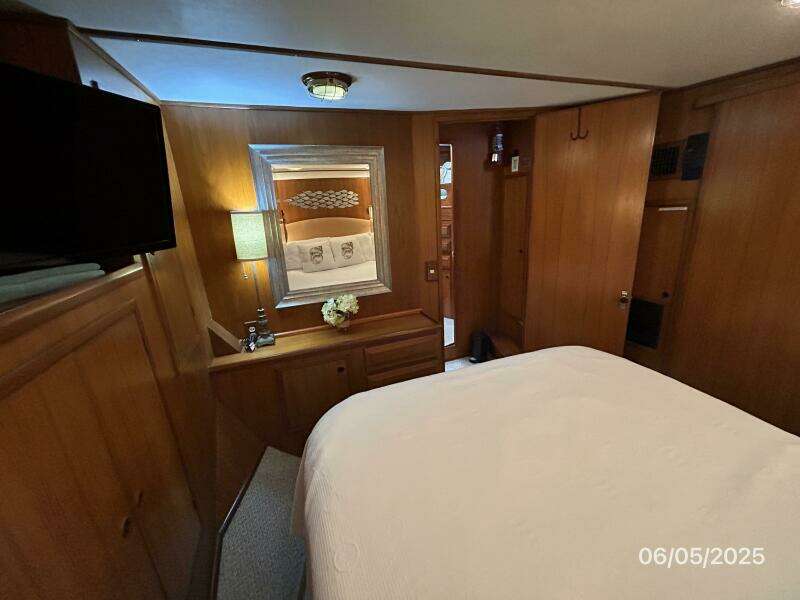 49' DeFever master stateroom forward1