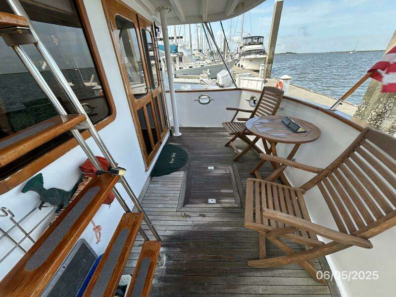 49' DeFever aftdeck starboard