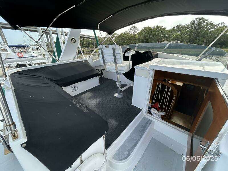 49' DeFever flybridge covered