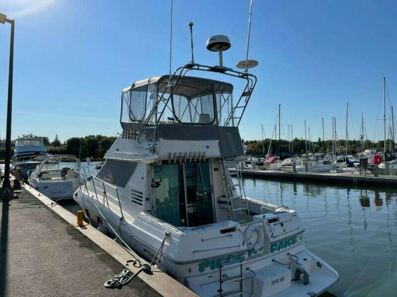 1994 Cruisers Yachts 3380