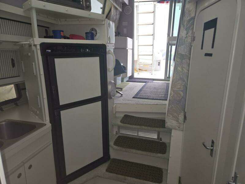 1994 Cruisers Yachts 3380