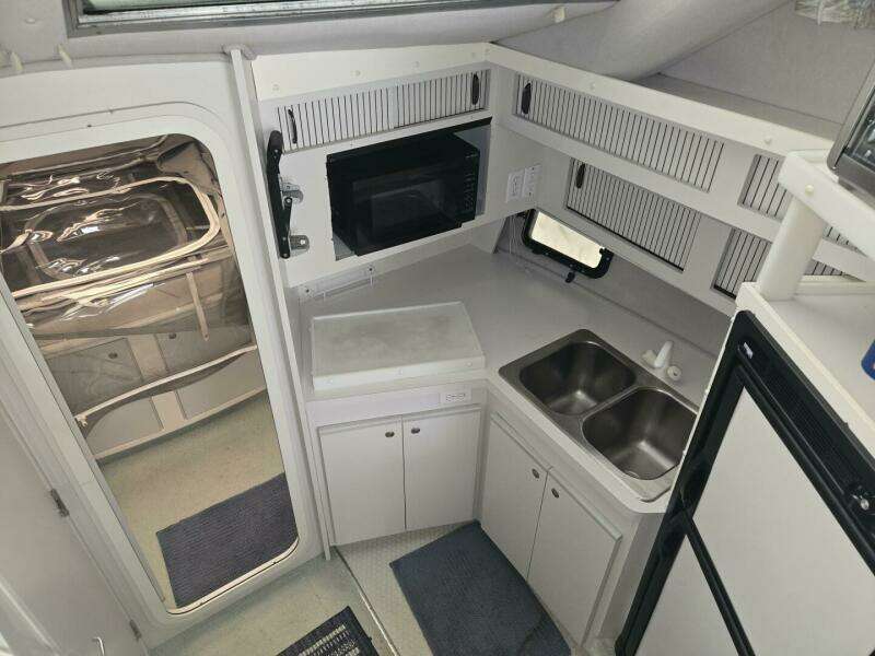 1994 Cruisers Yachts 3380