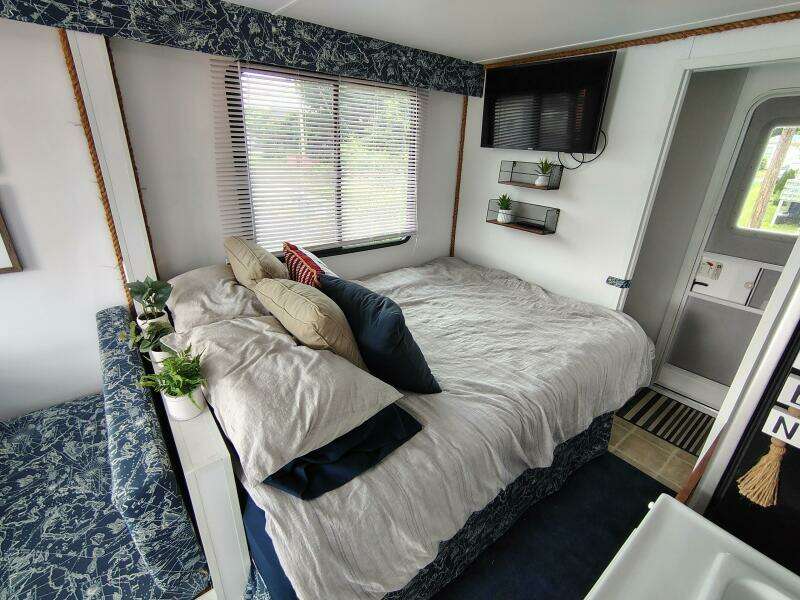 2017 Catamaran Cruisers Lil Hobo 31