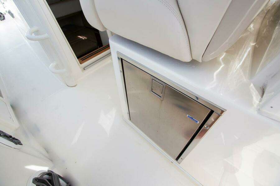 2023 Boston Whaler 380 Outrage