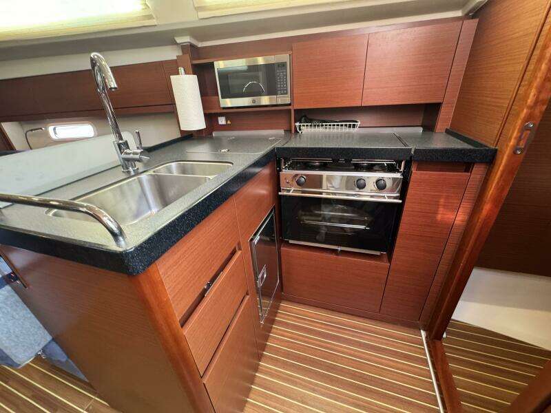 2018 Hanse 348