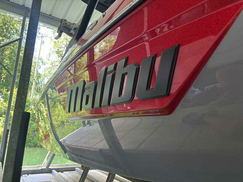 2022 Malibu 23 LSV