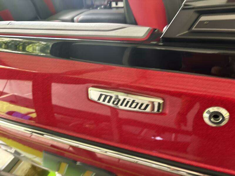 2022 Malibu 23 LSV