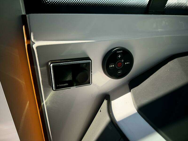 2023 Axopar 28 CABIN