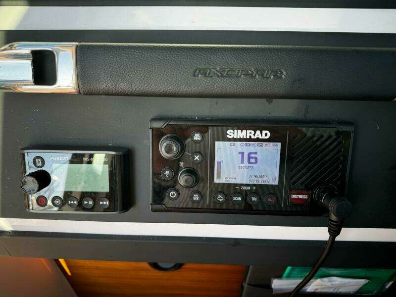 2023 Axopar 28 CABIN