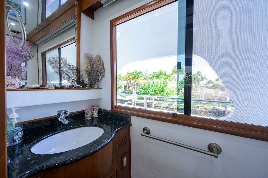 2001 Ocean Alexander 602 MKI