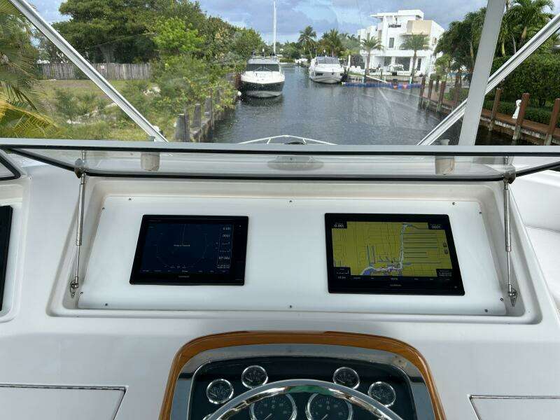 2006 Viking 52 Convertible