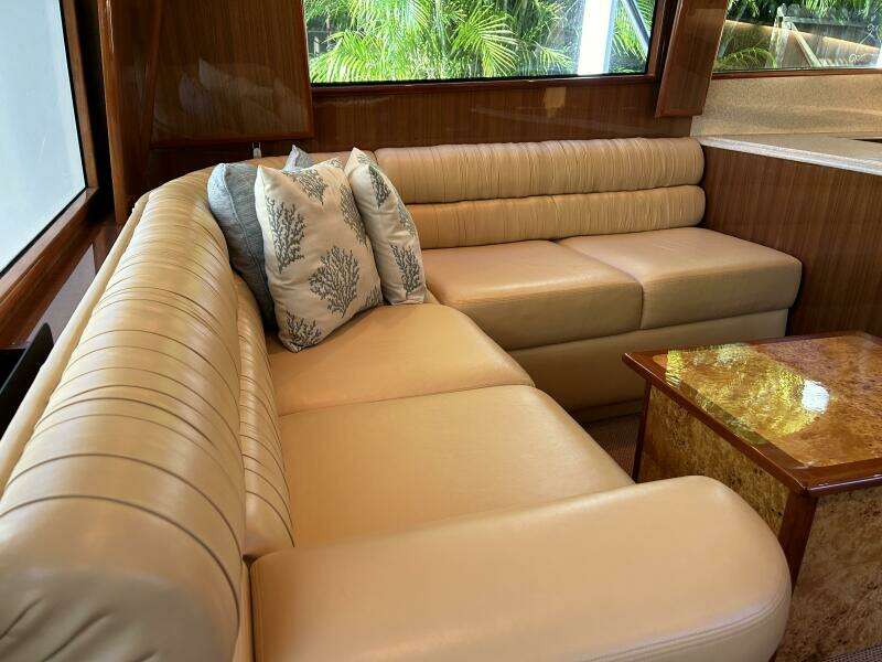 2006 Viking 52 Convertible