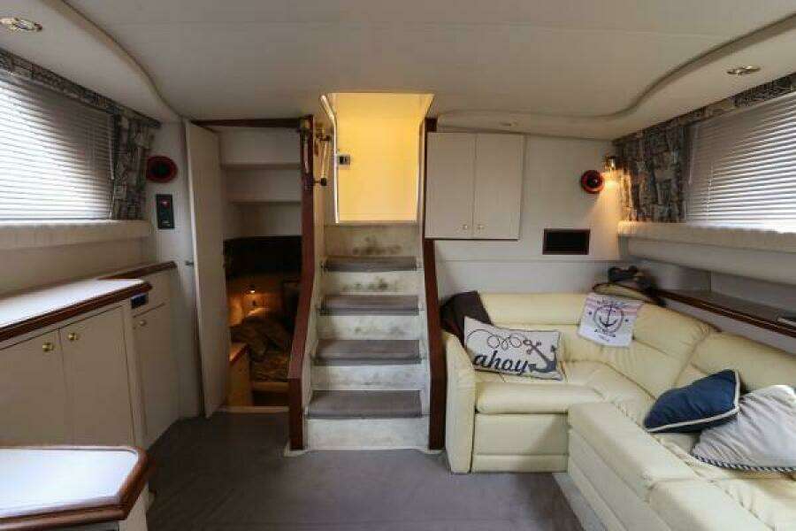 1999 Cruisers Yachts 3750 Motor Yacht