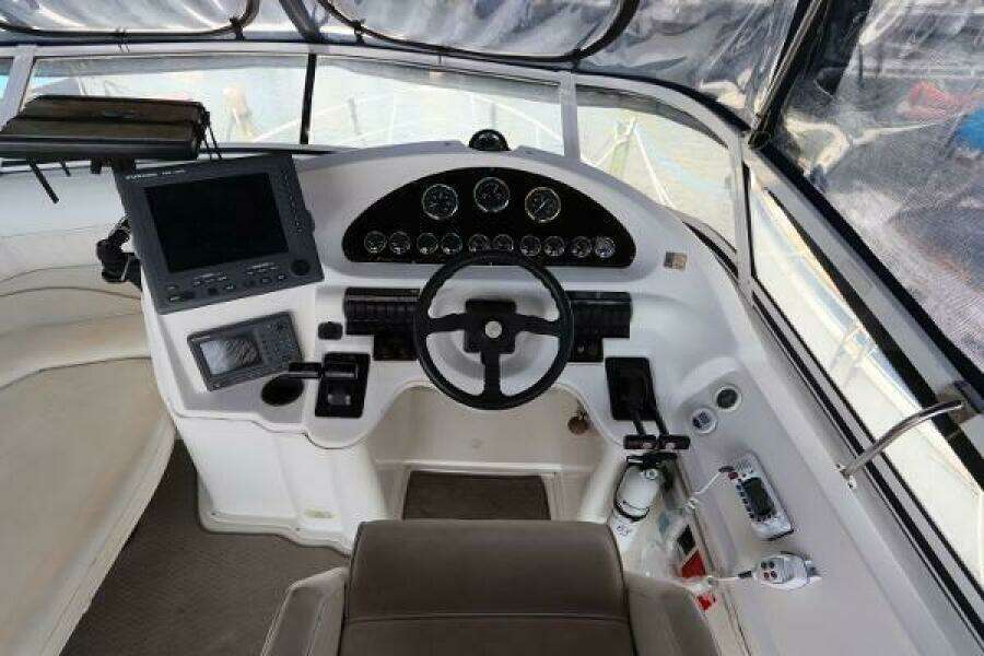 1999 Cruisers Yachts 3750 Motor Yacht