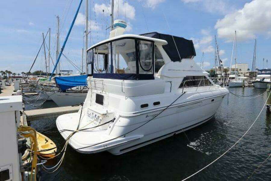 1999 Cruisers Yachts 3750 Motor Yacht