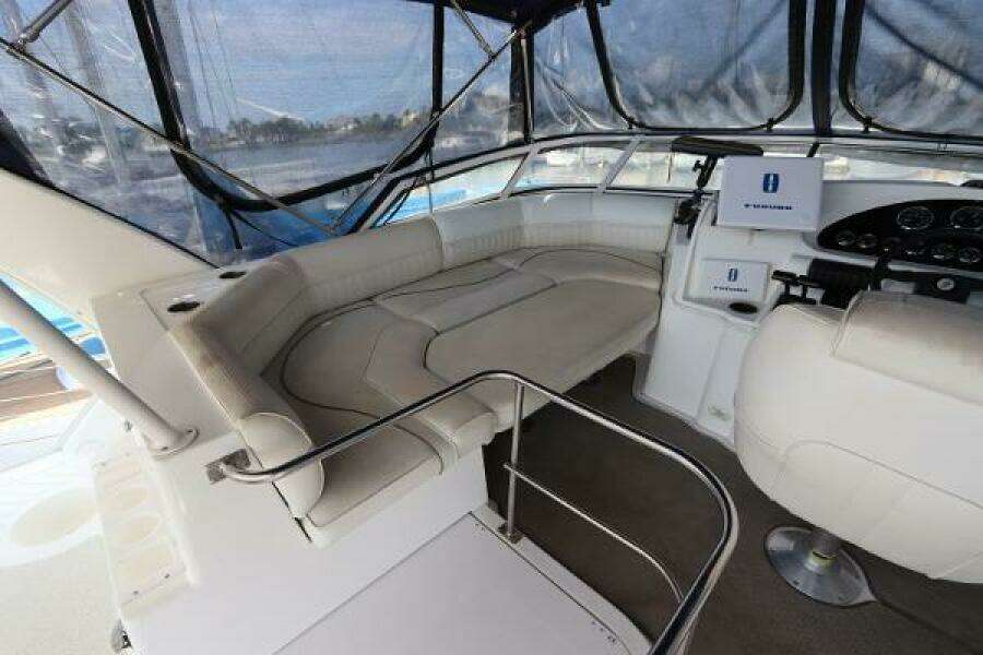 1999 Cruisers Yachts 3750 Motor Yacht