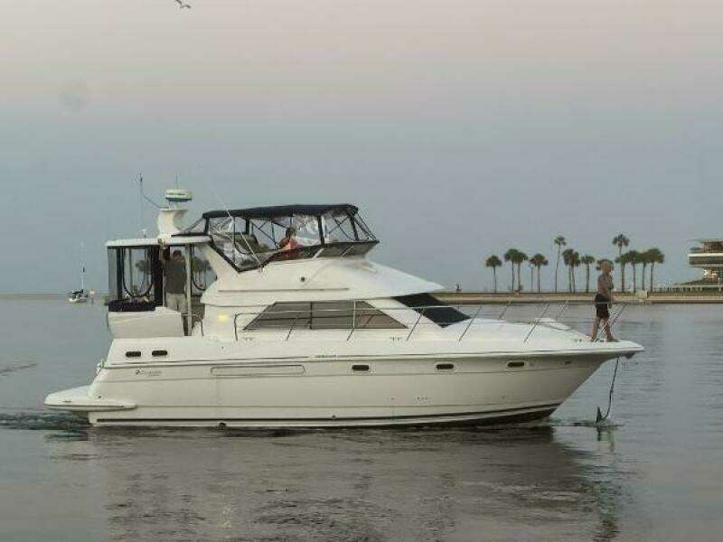 1999 Cruisers Yachts 3750 Motor Yacht
