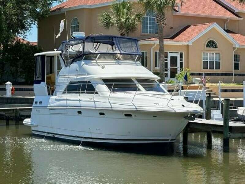 1999 Cruisers Yachts 3750 Motor Yacht