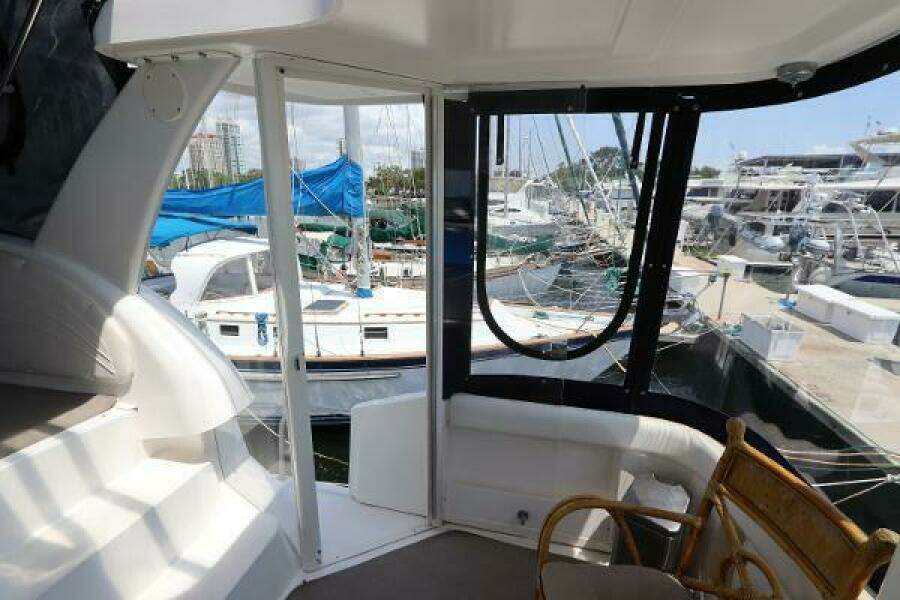 1999 Cruisers Yachts 3750 Motor Yacht