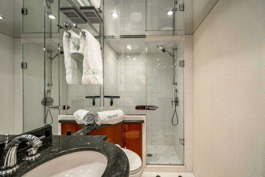 2007 Hatteras Enclosed Bridge MY