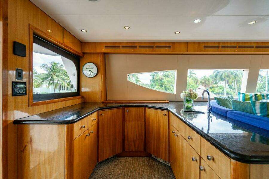2007 Hatteras Enclosed Bridge MY