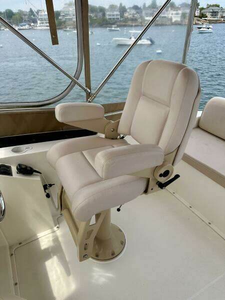Flybridge   Helm Seat