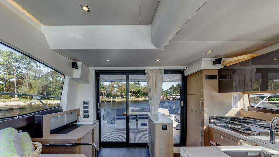 RELENTLESS 56'/ 17.06m 2018 Prestige