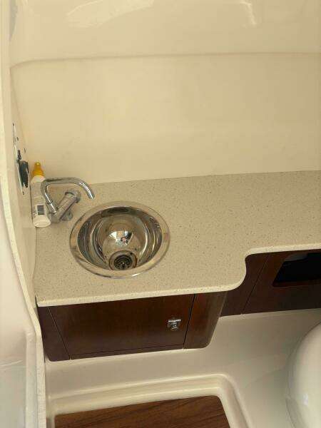 2021 Robalo R247 Dual Console