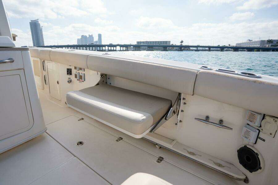 2020 Boston Whaler 380 Outrage Center Console