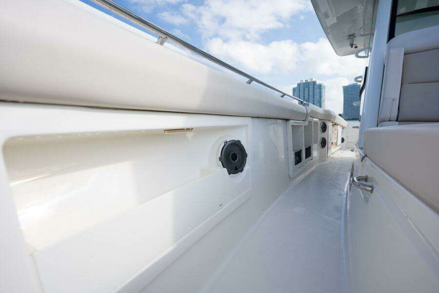 2020 Boston Whaler 380 Outrage Center Console