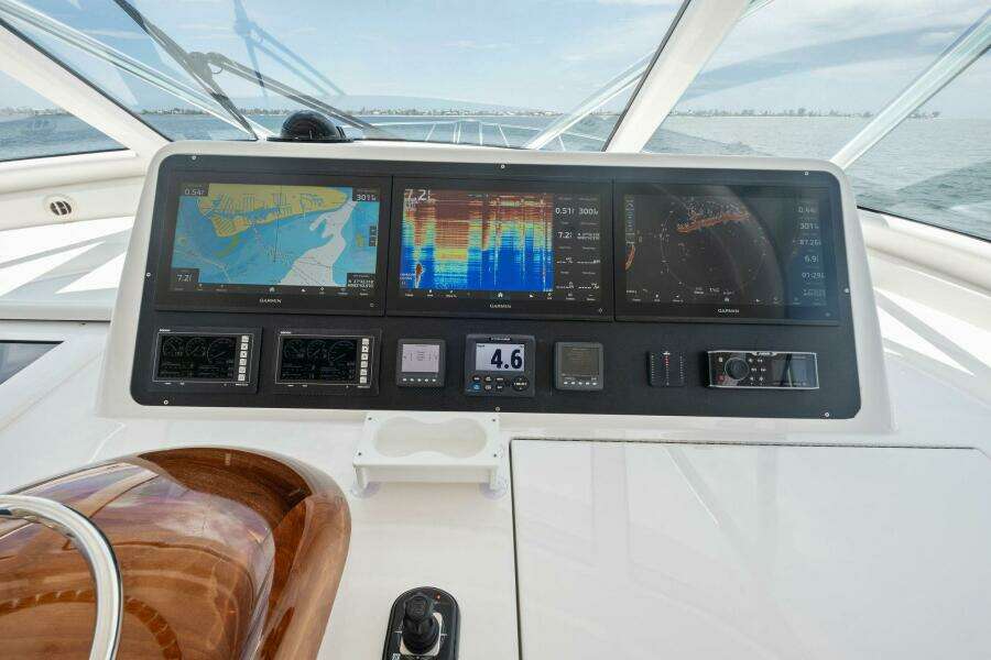 2015 Viking 52 Open "Terrabbean" - Helm
