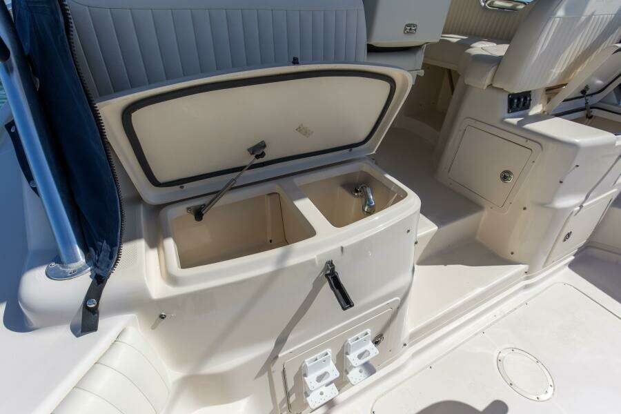 2009 33 Grady White 330 No Name Cockpit