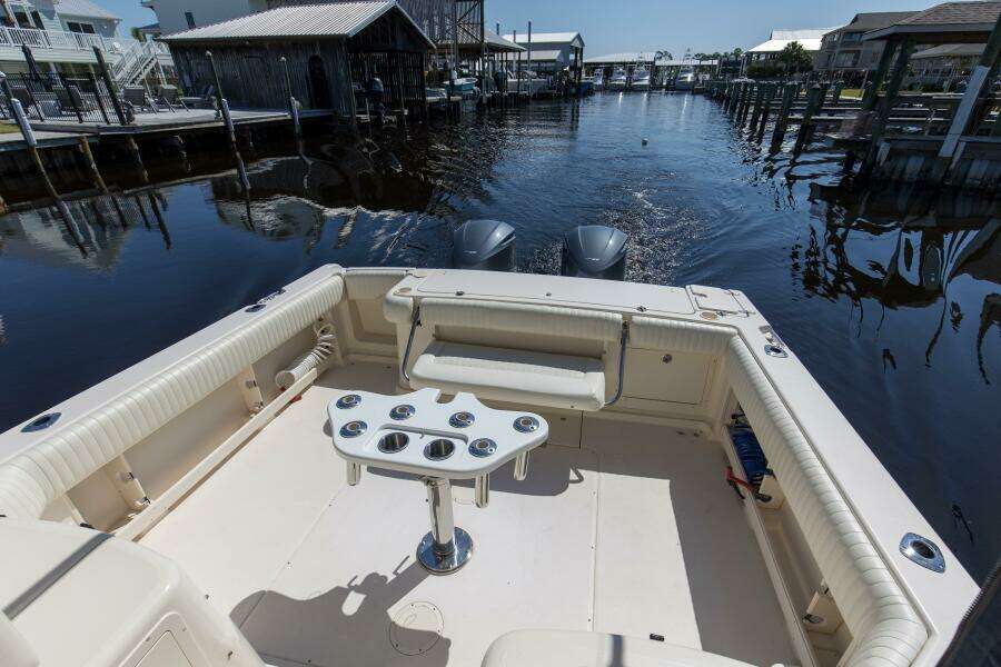 2009 33 Grady White 330 No Name Cockpit (4)