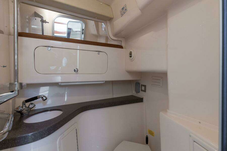 2009 33 Grady White 330 No Name Head