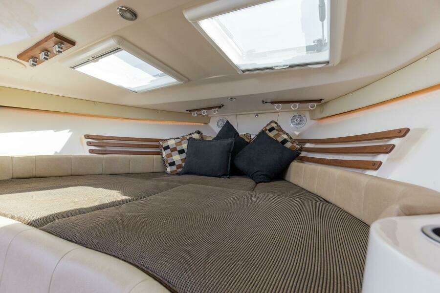 2009 33 Grady White 330 No Name Cabin (2)