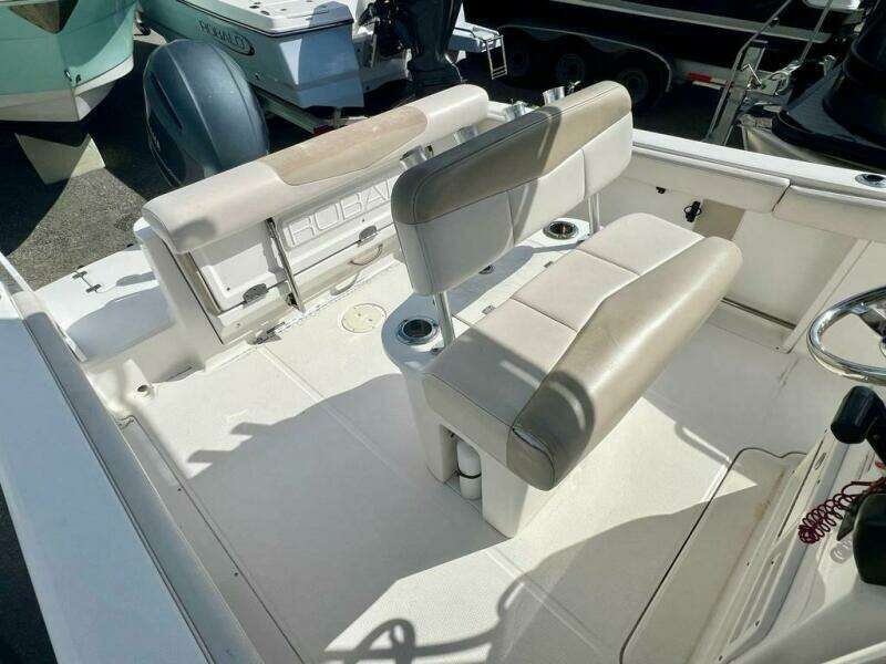 2018 Robalo R302 Center Console