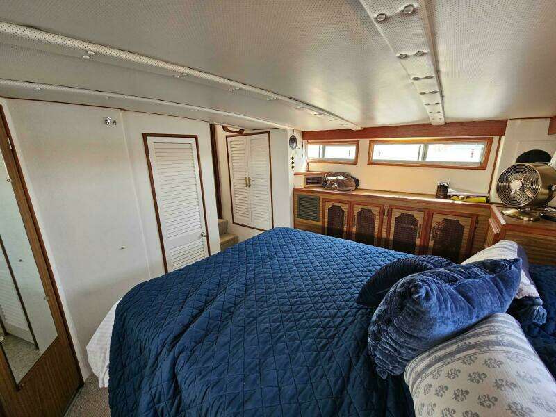 1977 Viking 43 Aft Cabin