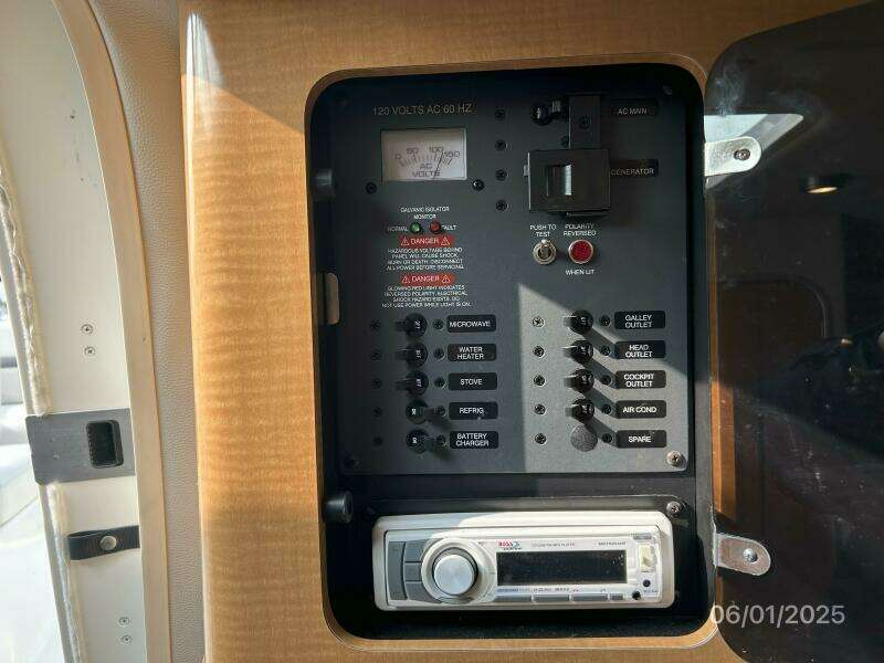 29' Chaparral electrical panel1