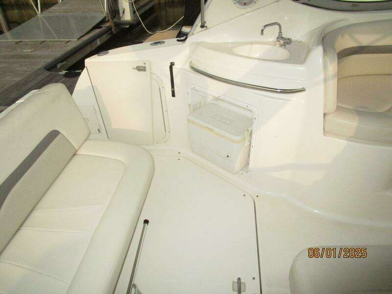 29' Chaparral aftdeck port
