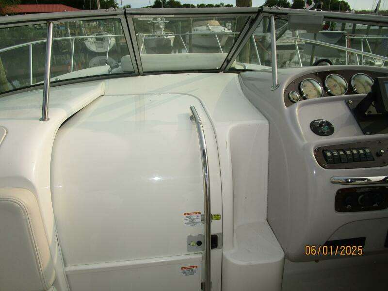 29' Chaparral windshield pass-thru step