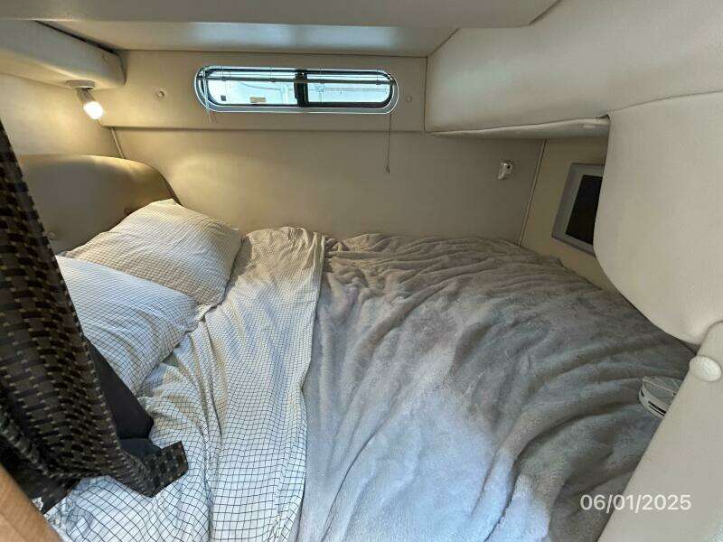 29' Chaparral aft stateroom