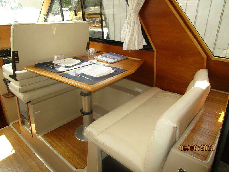 28' Cutwater salon settee3