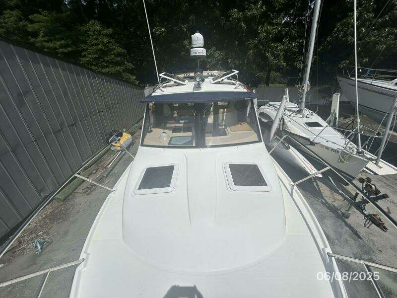 28' Cutwater foredeck aft