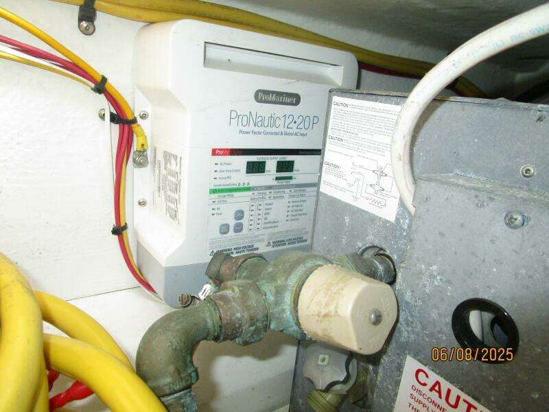 28' Cutwater battery charger