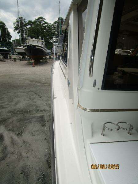 28' Cutwater port side deck