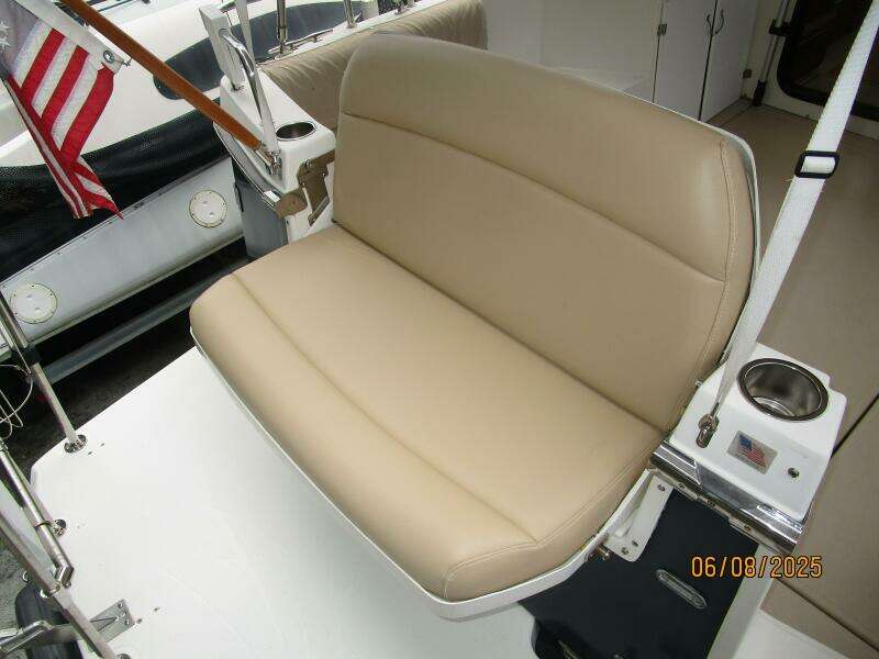 28' Cutwater cockpit seating2