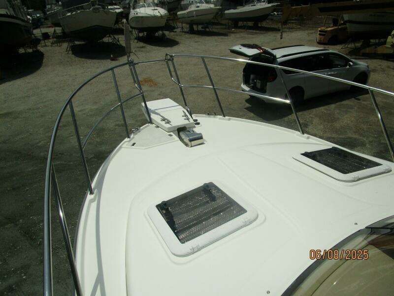 28' Cutwater foredeck1