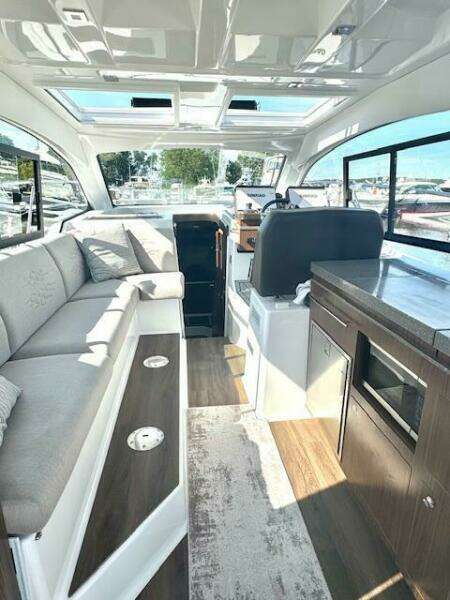 2020 Four Winns Vista 355 Coupe OB