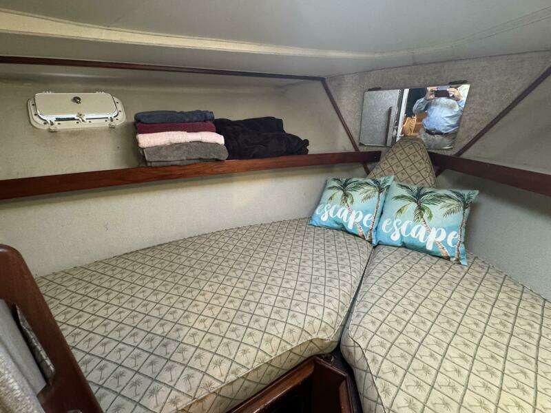 V berth